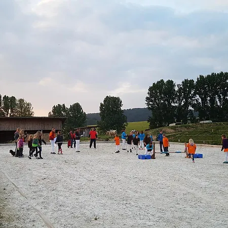 Konukevi Eternahof 3*